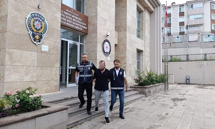 Kritik Açıklama: Kuyumcu dükkanında altın kolye hırsızlığı kamerada - Son Dakika Haberleri ve Merak Edilenler