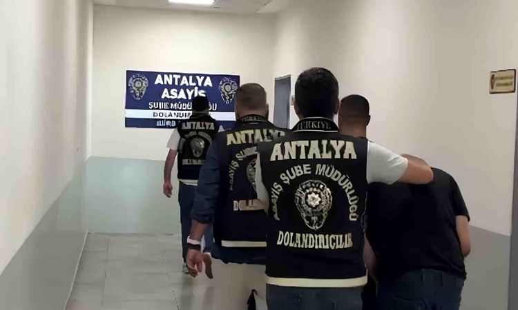 Police Raid Suspects Selling Fake Gold Teeth to Jewelers, Dubbed 'Smiling Face' Operation