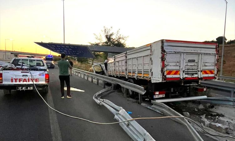 Ayrıntılar Netleşti: Lapseki'de kamyon bariyere çarptı: 2 ölü - Haberleri ve Merak Edilenler