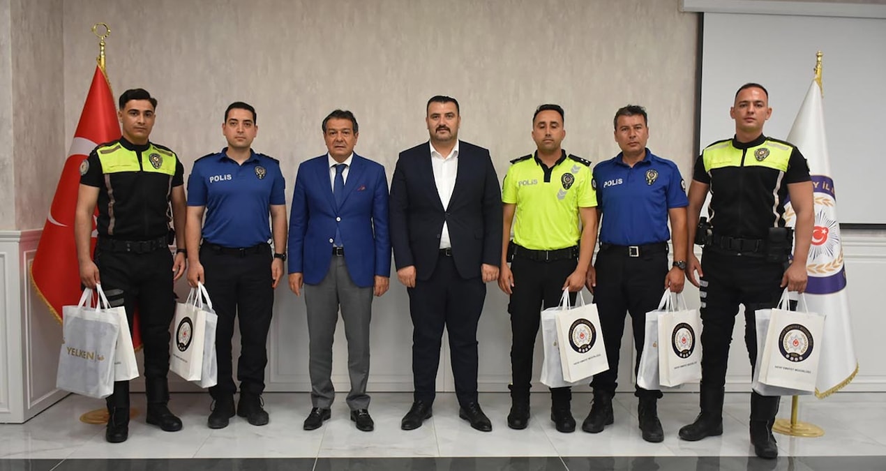 LGS’ye geç kalan öğrenciyi sınava yetiştiren polise ödül - En Son Haber - Son Dakika Bilgileri
