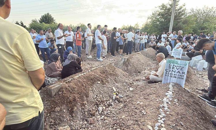 Ayrıntılar Netleşti: Lice'deki kazada ölen 5 kardeş ve 2 yeğen yan yana toprağa verildi - Haberleri: Gelişmele
