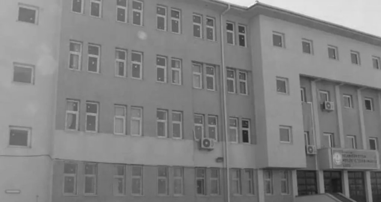 Kritik Açıklama: Lisede taciz skandalı:  Öğretmen hakkında tutuklama kararı verildi - Haberleri: Gelişmeler Ta