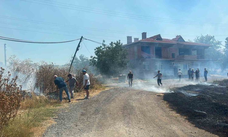 Lüleburgaz'da otluk ve anızlık alevlerı dizginlendi - Haberleri | İşte Tüm Ayrıntılar