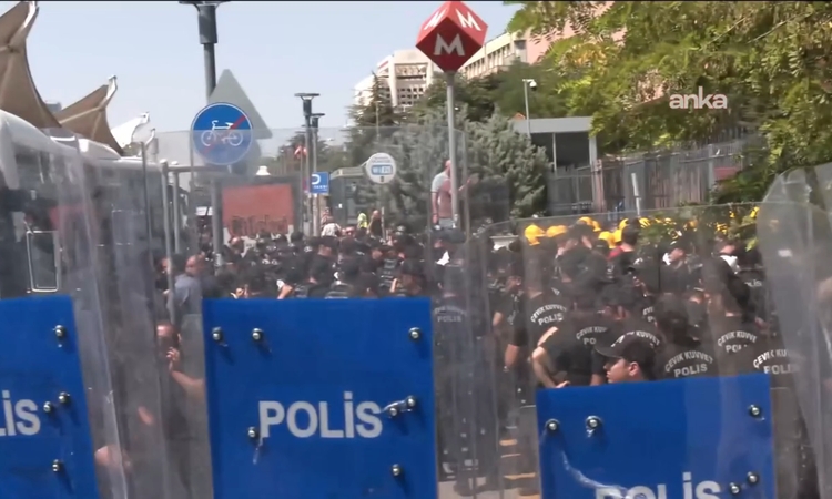 Maden işçilerine yürüyüş izni yok: 5 saat sonra gözaltı - Son Dakika ve Merak Edilenler