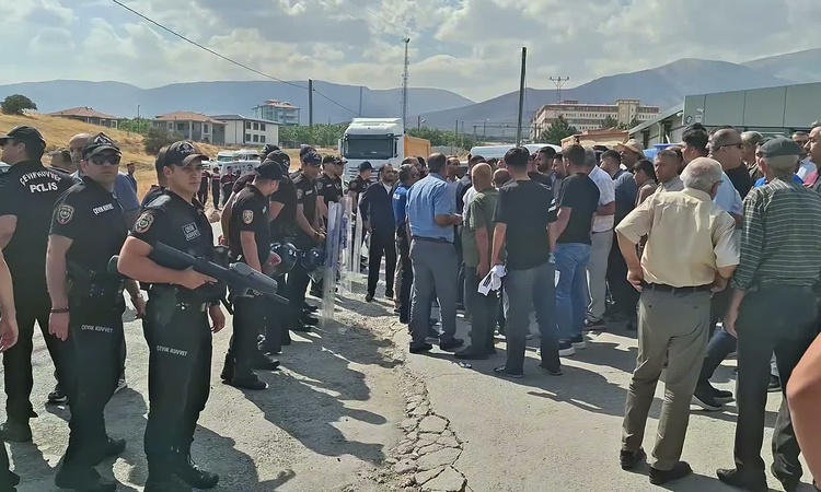 Malatya'da kazada ölen 37 yaşındaki Mikail Akkuş için kavşak talebiyle eylem yapıldı: Gelişmeler Takip Ediliyo
