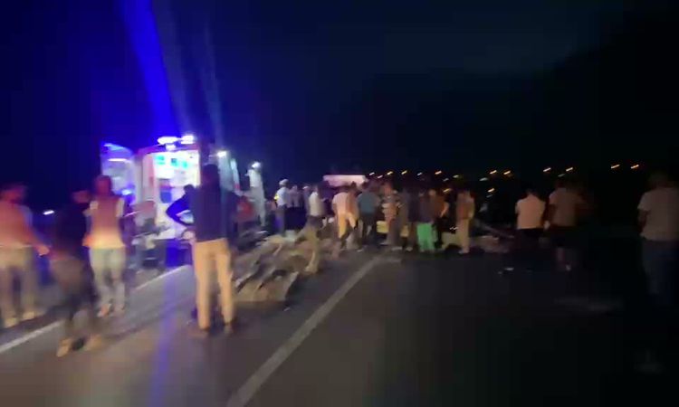 Ayrıntılar Netleşti: Malatya'da Kontrolden Çıkan Otomobil Refüje Çarptı: 17 Yaşındaki Sürücü yaşamını yitirdi