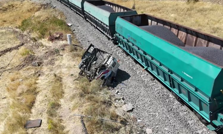 Sıcak Gündem: Malatya'da Tren-Kamyon Çarpıştı: 1 Yaralı - Haberleri | İşte Tüm Ayrıntılar