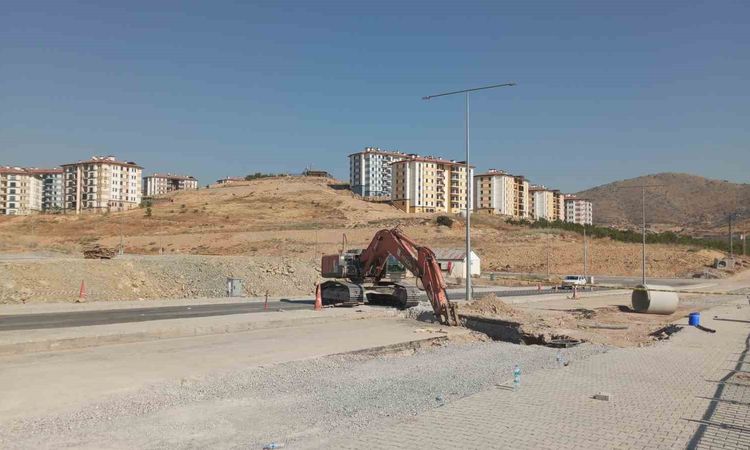 Gündemden Son Bilgiler: Malatya’da yol çalışmaları sırasında göçük: 2 işçi toprak altında kaldı - Son Dakika H