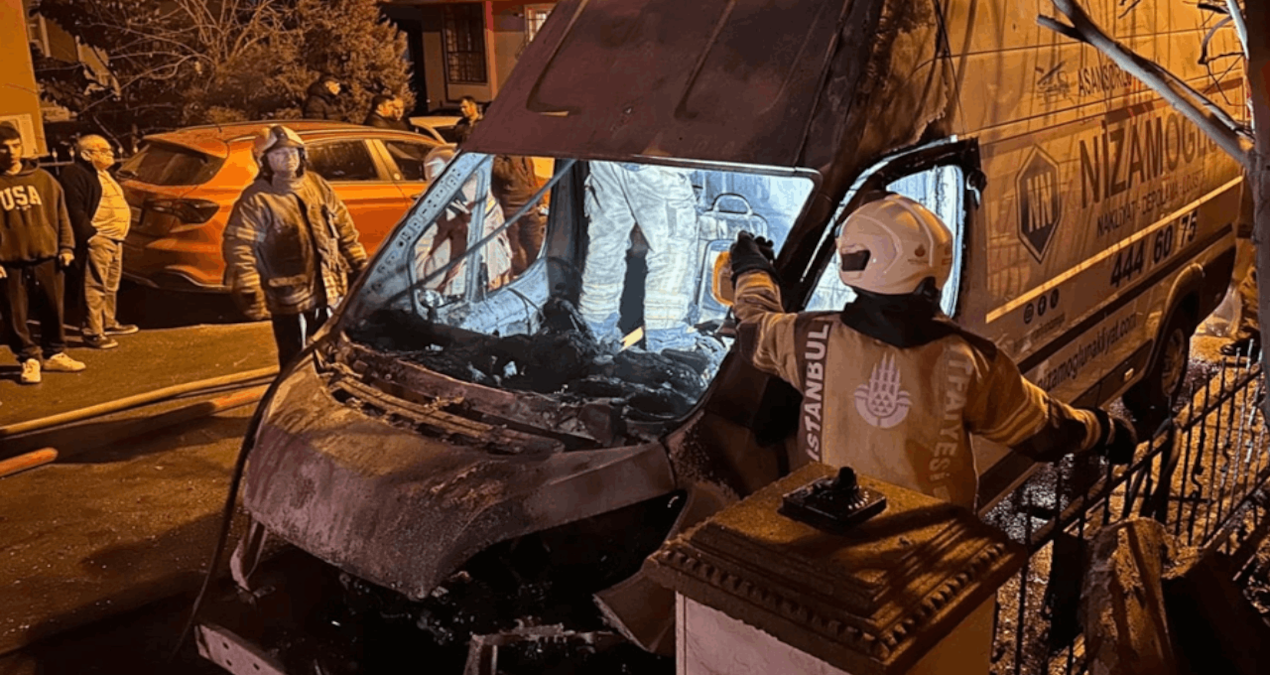 Kritik Açıklama: Maltepe’de park halindeki 3 araç yandı - En Son Haber: Gelişmeler Takip Ediliyor