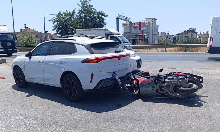 Son Gelişme: Manavgat'ta Motosiklet Arkadan Çarptı - Son Dakika Haberleri: Gelişmeler Takip Ediliyor