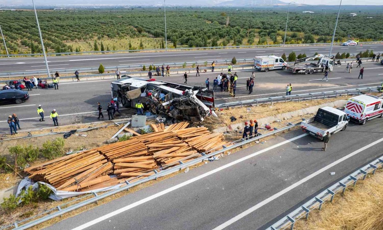 Manisa Akhisar'da 11 kişinin öldüğü otobüs kazasında şoförler birbirinden şikayetçi oldu - Son Dakika Bilgiler