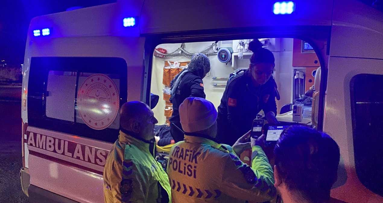 Ayrıntılar Netleşti: Manisa'da otomobil ambulansa çarptı: 5 kişi yaralandı - En Son Haber ve Merak Edilenler