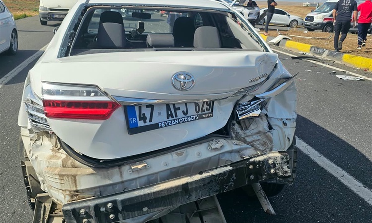 Mardin Nusaybin'de tır, SUV ve otomobilin karıştığı kazada 5 kişi yaralandı | İşte Tüm Ayrıntılar