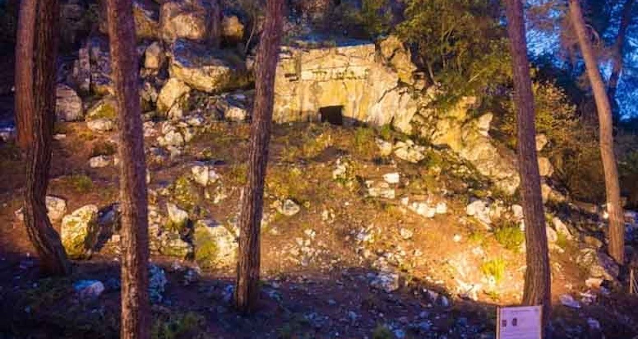 Gündemden Son Bilgiler: Marmaris'te 2 bin 500 yıllık kaya mezarı korumaya alındı - Son Dakika Haberleri