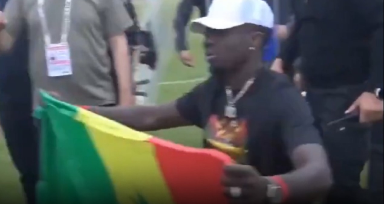 Ayrıntılar Netleşti: Mbaya Diagne'ye polis müdahalesi: Senegal bayrağını PKK flaması sandılar - Son Dakika - S