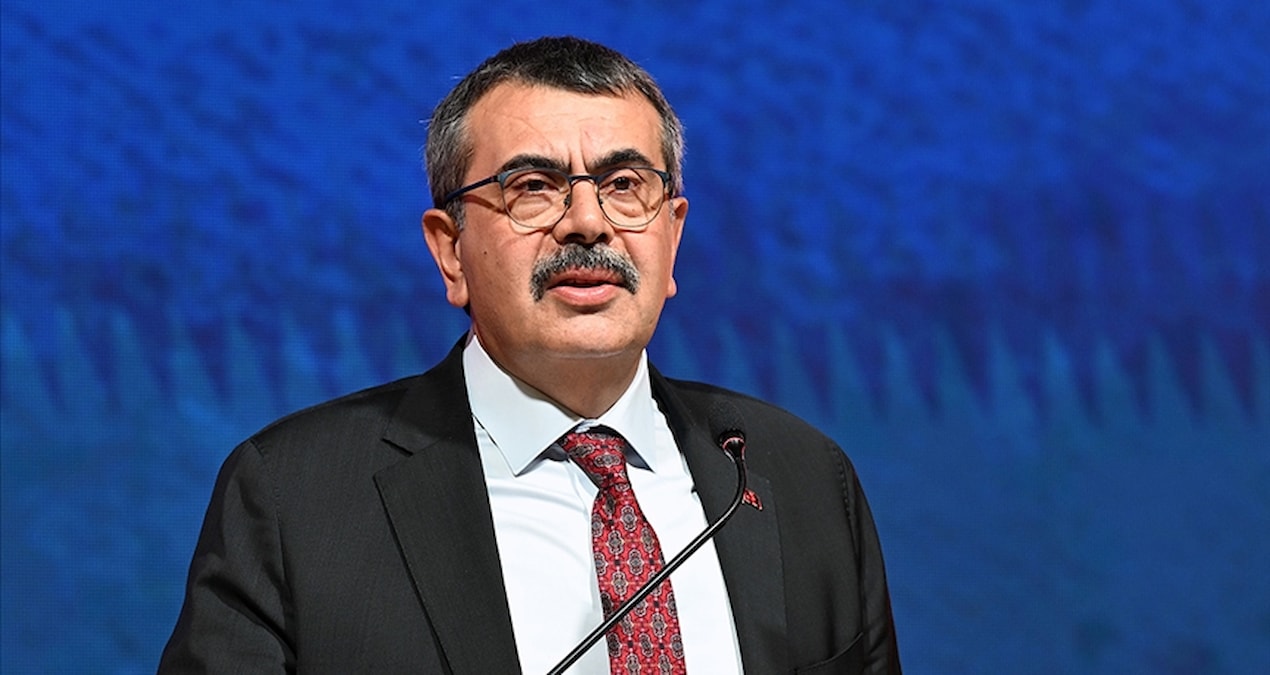 Kritik Açıklama: Meclis'te laiklik yemini eden bakan laiklik bildirisini imzalayanlara dava açtı - En Son Habe