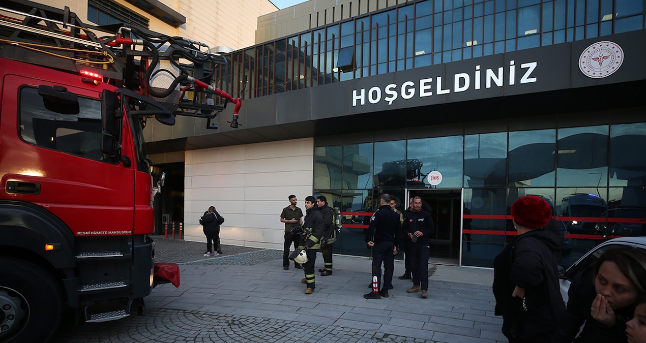 Son Gelişme: Mehmet Akif Ersoy Devlet Hastanesi'nde yangın paniği - Son Dakika