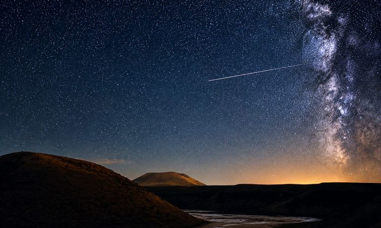 Kritik Açıklama: Meke Krater Gölü’nde Perseid meteor yağmuru görsu baskını şölen sundu - Haberleri: Gelişmeler