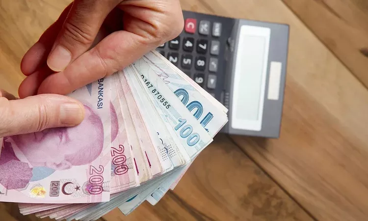 Memur ve Emekli Zammı İçin Yeni Tahminler: Oranlar artış grafiği çizdi ve Merak Edilenler