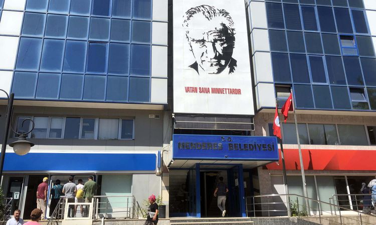Menderes Belediyesi'ne rüşvet baskınu: Başkan Çiçek gözaltında - Son Dakika | İşte Tüm Ayrıntılar