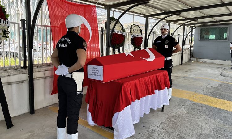 Ayrıntılar Netleşti: Mersin'de kalp krizi sonucu vefat eden polis için tören düzenlendi - Son Dakika Haberleri
