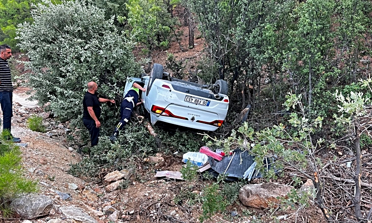 Mersin Mut'ta otomobil şarampole devrildi, sürücü ağır yaralandı - Son Dakika Bilgileri