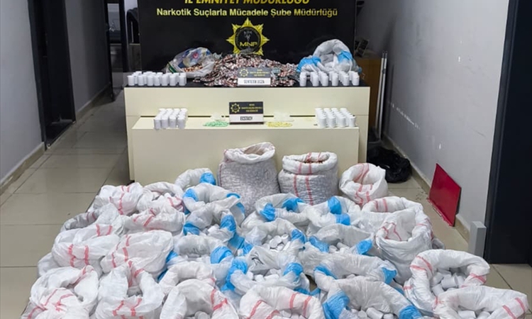 Mersin'de narkotik operasyonunda panelvanda 256 bin 900 sentetik hap ele geçirildi | İşte Tüm Ayrıntılar