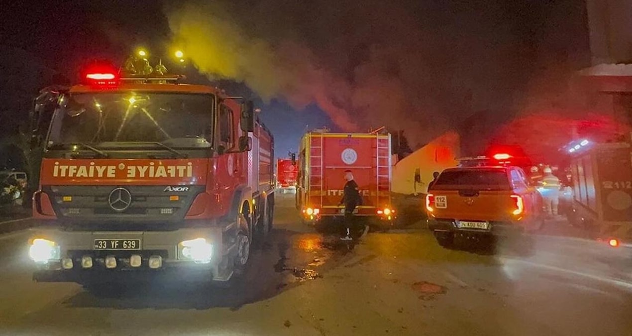 Gündemden Son Bilgiler: Mersin’de tekstil deposunda yangın - En Son Haber ve Merak Edilenler
