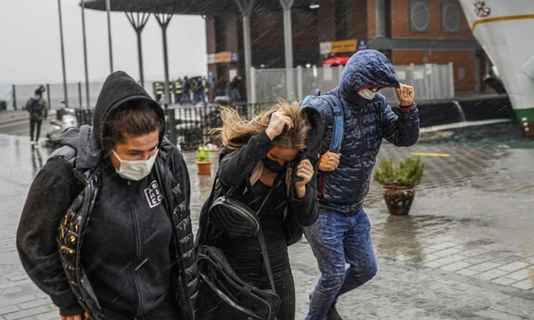 Meteoroloji’den 16 ile sarı kodlu uyarı! Batıda sağanak ve fırtına, doğuda toz taşınımı - Son Dakika Bilgileri