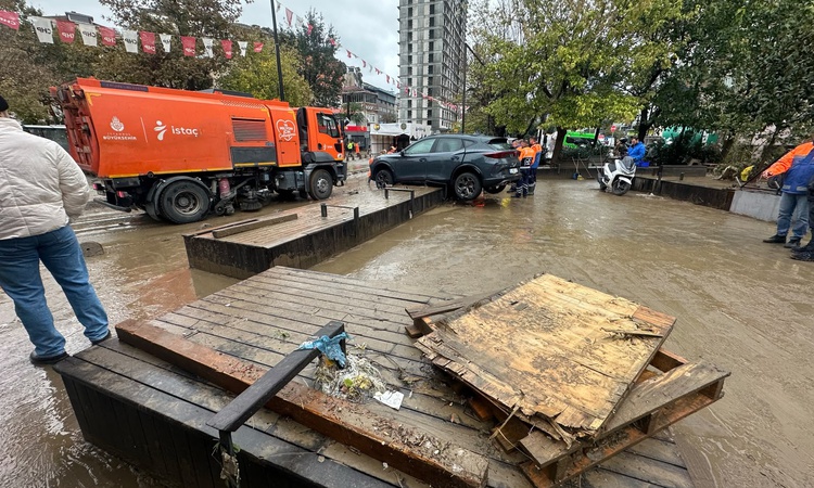 Meteoroloji, İstanbul Avrupa Yakası'na yarın sabah kuvvetli yağış uyarısı yayınladı ve Merak Edilenler