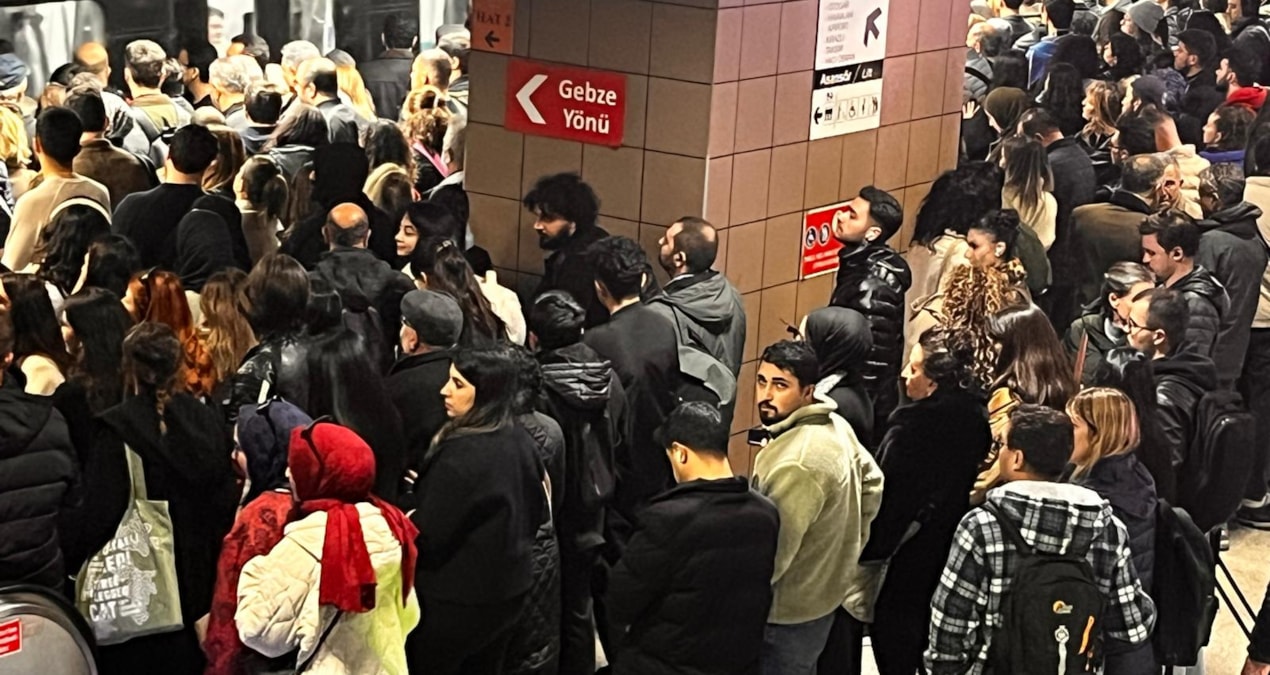 Gündemden Son Bilgiler: Metro bozuldu İstanbullu bu sabah yağmur altında yolda kaldı - Son Dakika | İşte Tüm A
