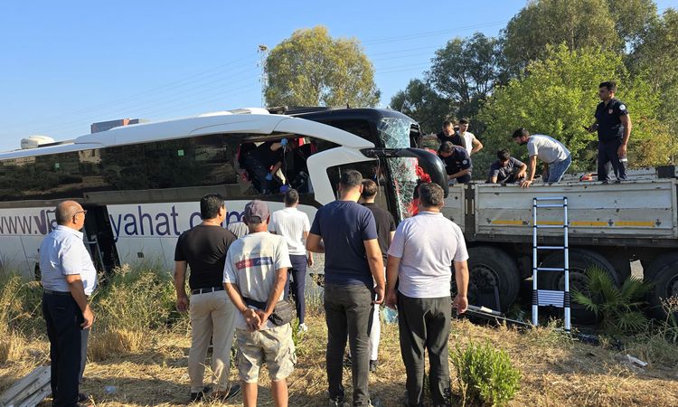 Kritik Açıklama: Milas'ta Tur Otobüsü TIR'a Çarptı: 2 Ölü, 8 Yaralı - Son Dakika - Son Dakika Bilgileri