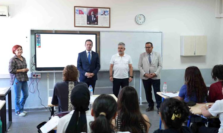 National Education Director Emre Çay inspects summer DYK courses on-site.