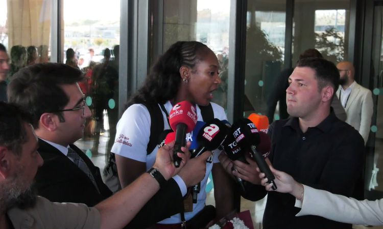 Sıcak Gündem: Milli Kadın Voleybol Takımı, VNL Şampiyonu Olarak Türkiye'ye Döndü: 'Güzel Günler Bizi Bekliyor'