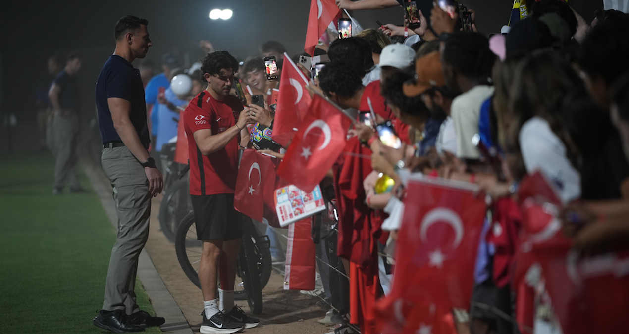 Gündemden Son Bilgiler: Milli Takım Arizona'da kampa girdi, taraftar akın etti - Son Dakika Haberleri ve Merak
