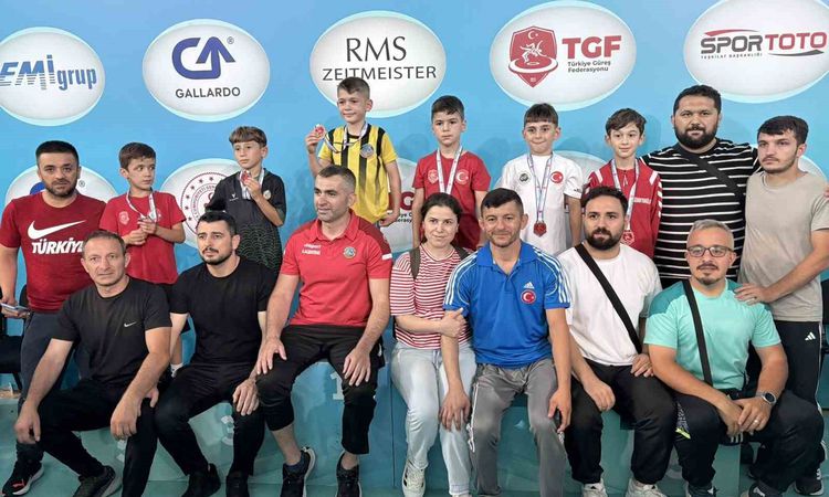 Ayrıntılar Netleşti: Minik pehlivan Ertuğrul Alp Tekin’den Türkiye Şampiyonası’nda çifte madalya - Haberleri: