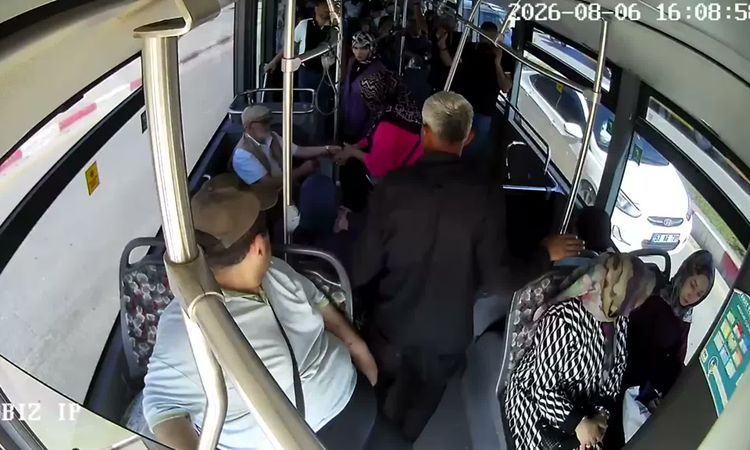Ayrıntılar Netleşti: MOTAŞ şoföründen örnek davranış... Fenalaşan yolcu için güzergâhını hastaneye çevirdi - S