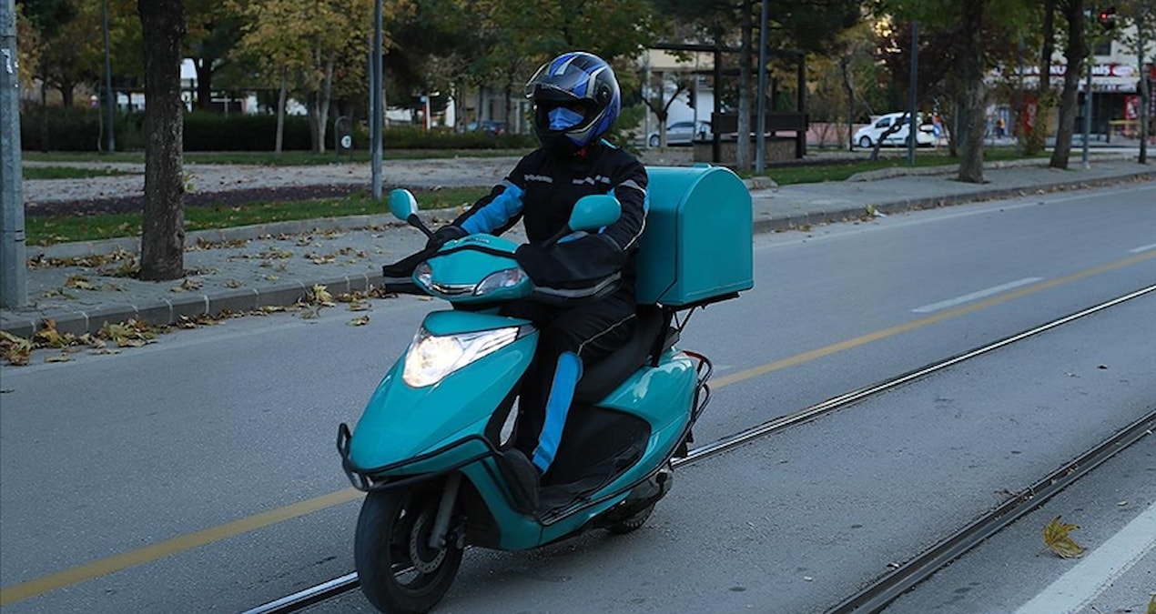 Motorcycles and couriers are banned from traffic - News