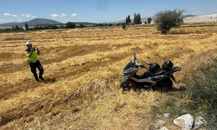 2 people injured in motorcycle overturn accident - News