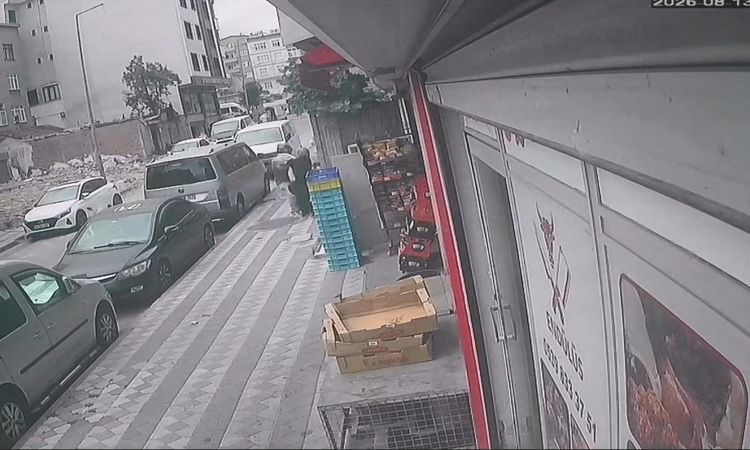Son Gelişme: Motosikletli şüpheli kuyumcudan çıkan kadına gasp girişiminde bulundu - Haberleri - Son Dakika Bi