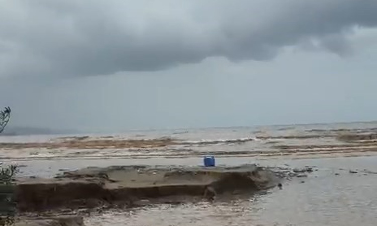 Mudanya'da sağanak su taşkınlarına yol açtı, mahsur kalan 4 kişi kurtarıldı - Son Dakika Bilgileri