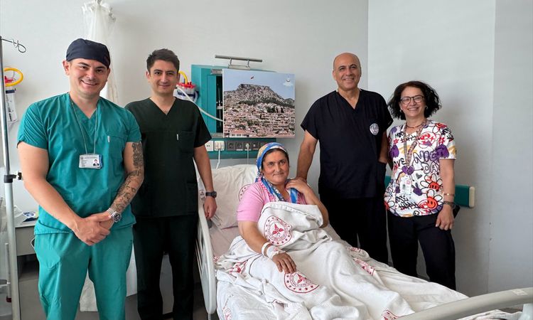 Ayrıntılar Netleşti: Muğla'da ilk kez uygulanan ECIRS yöntemiyle 4 santimetrelik böbrek taşı tek seansta temiz
