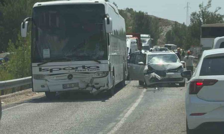 Ayrıntılar Netleşti: Muğla'da Otobüs ve Ticari Araç Çarpıştı: 5 Yaralı - Son Dakika Haberleri: Gelişmeler Taki