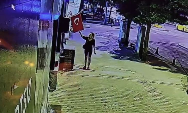 Son Gelişme: Muğla'da Türk bayrağını yakan kadın ele geçirildi - Son Dakika