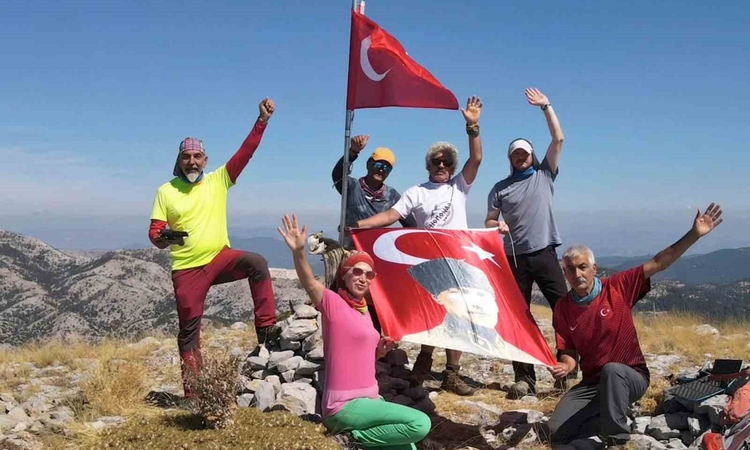 Muğlalı dağcılar Gaziler Günü için 1745 rakımlı Ayıçtu Zirvesi'ne Türk bayrağı çekti - Son Dakika Bilgileri