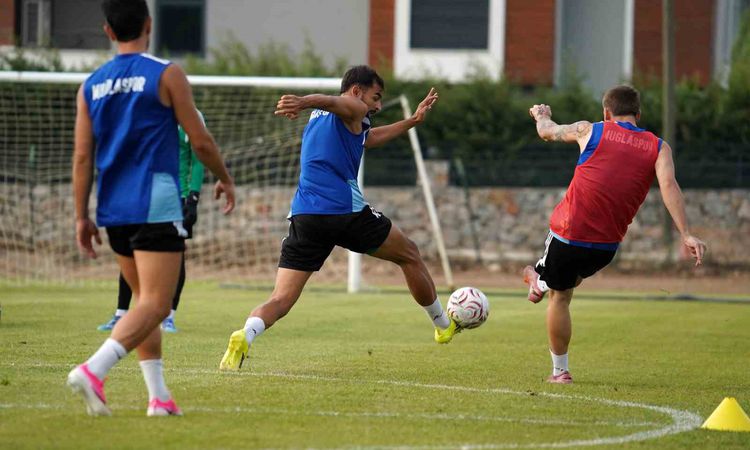 Gündemden Son Bilgiler: Muğlaspor Bandırmaspor'u Ağırlıyor - Son Dakika: Gelişmeler Takip Ediliyor