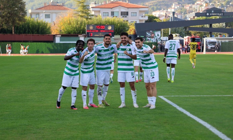 Muğlaspor, İstanbulspor'u 5-0 yenerek ilk kez play-off potasına girdi