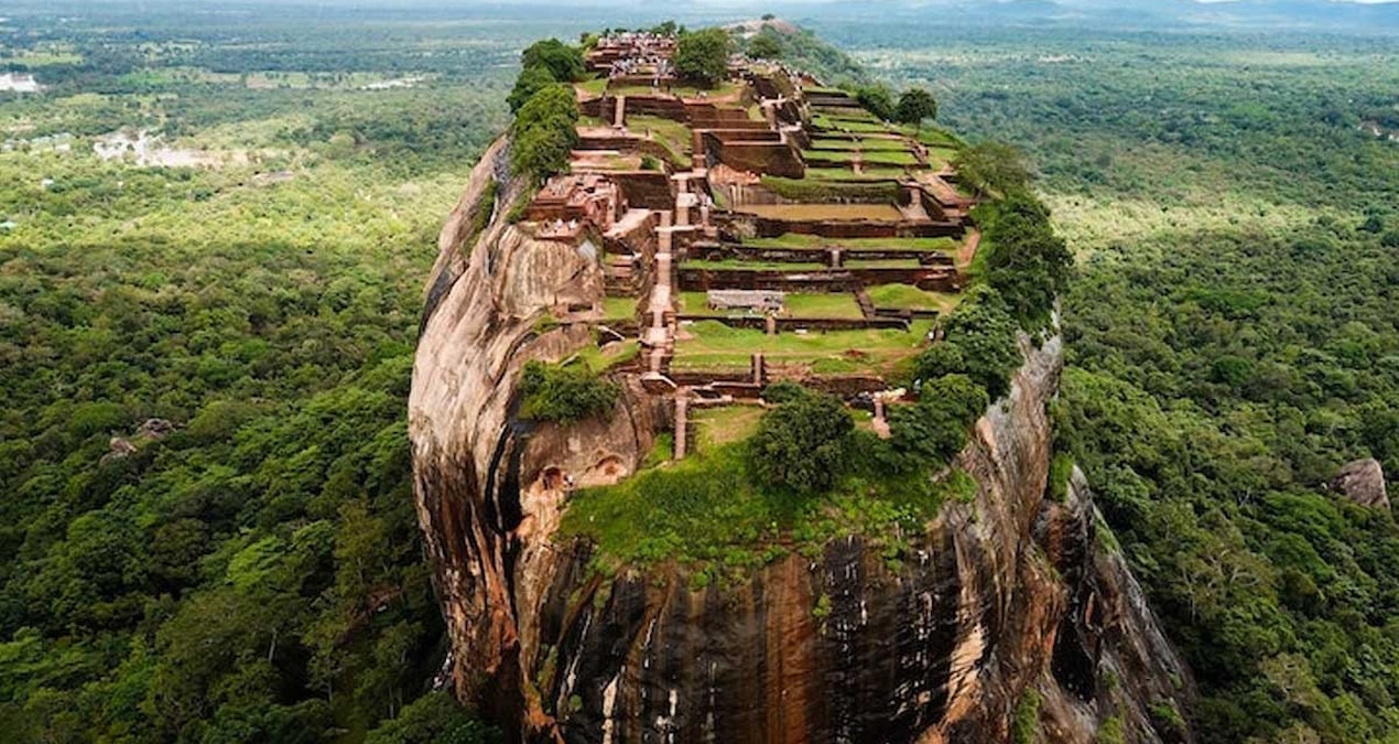 Engineers are amazed even today: There is no mortar or cement, they built a city on the top of the mountain - News