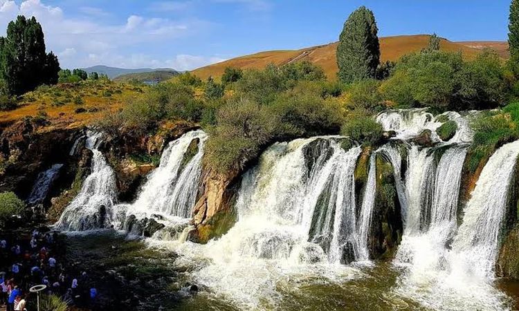Muradiye Şelalesi’nde kanala düşen 4 yaşındaki çocuk yaşamını yitirdi - Son Dakika | İşte Tüm Ayrıntılar