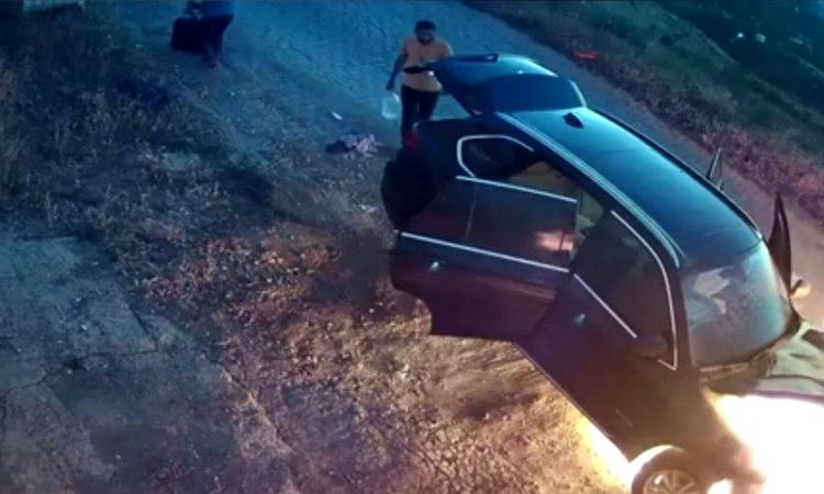 A luxury car caught fire and exploded in Muş: Those moments were caught on camera - Last Minute